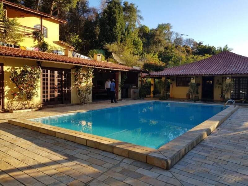 Chácara, 3 quartos, 3232 m² - Foto 1